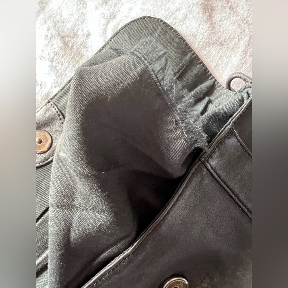 Vintage Toni Black Leather Bag with Gold Accents - Picture 6 of 7